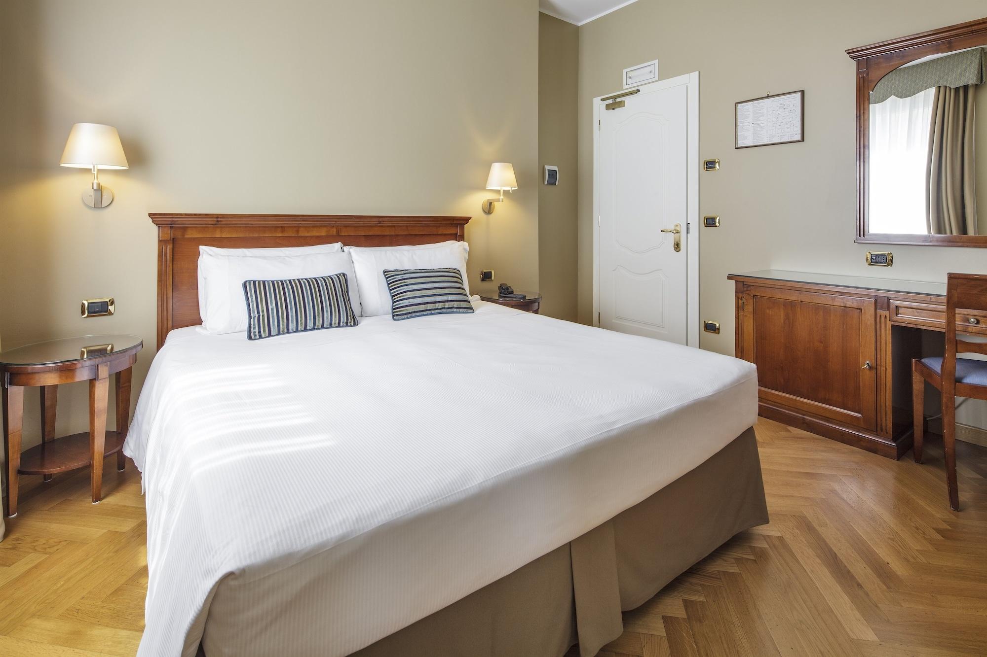 Hotel Continentale Trieste Bagian luar foto