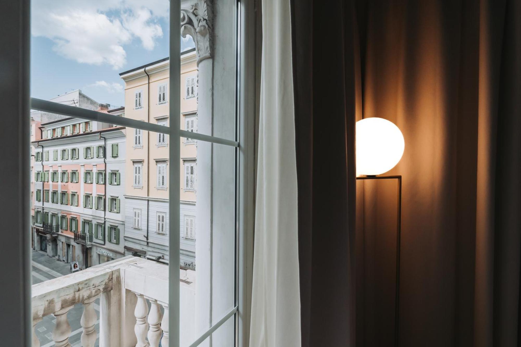 Hotel Continentale Trieste Bagian luar foto