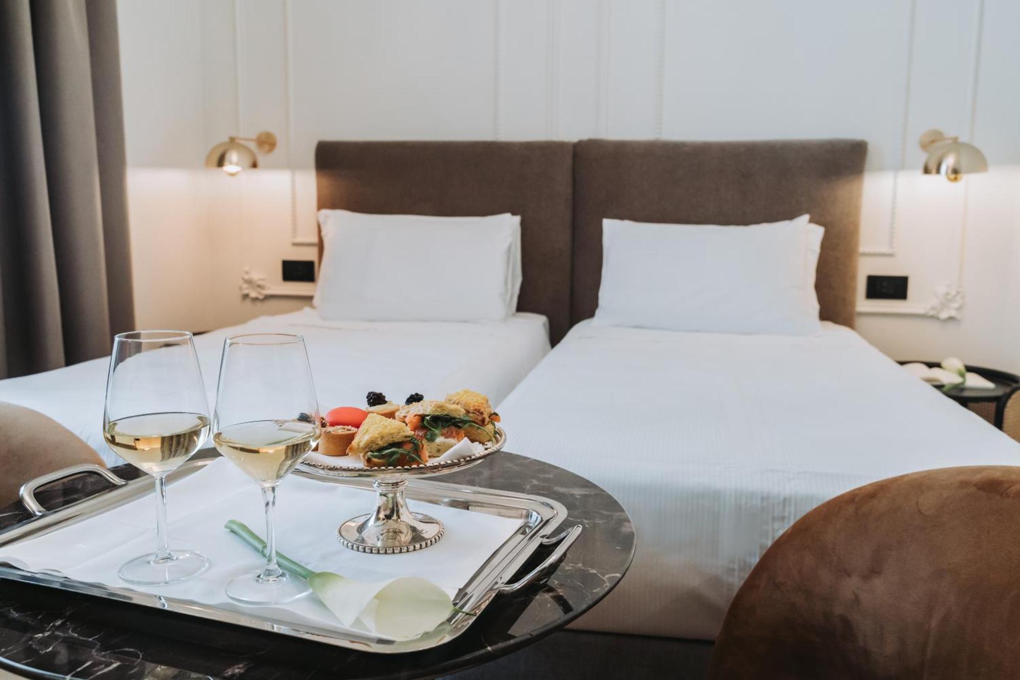 Hotel Continentale Trieste Bagian luar foto